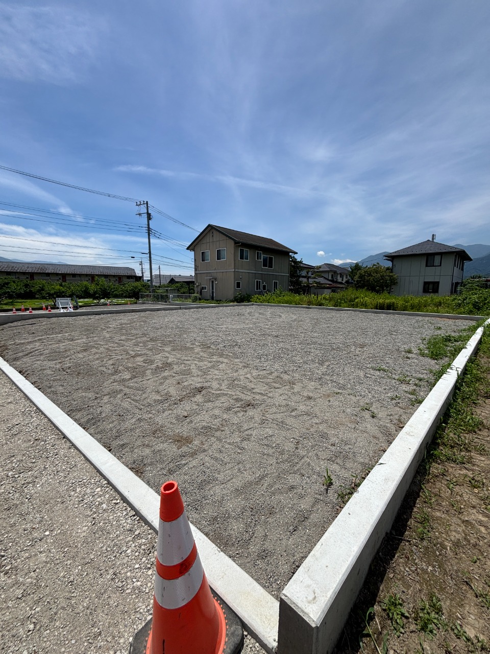 北側ですが東が畑なので陽当り良しです。